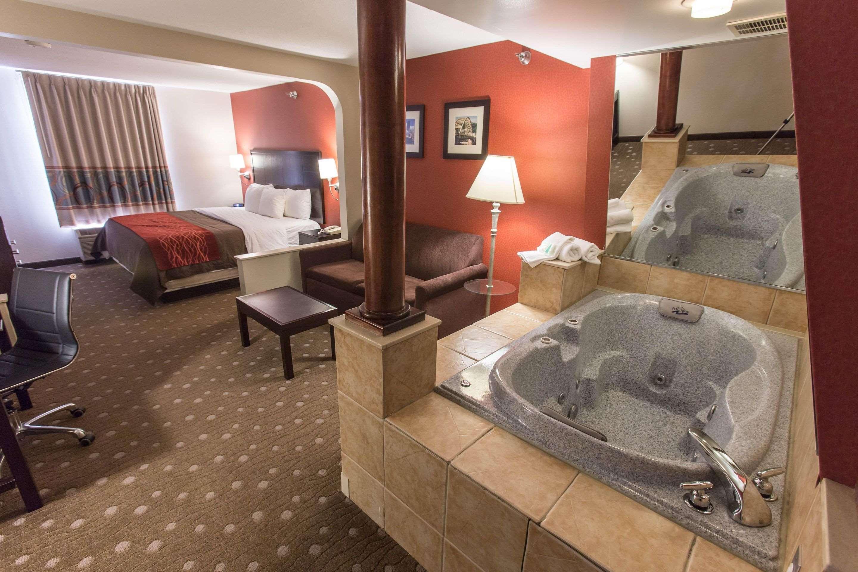 Comfort Inn Pittsburgh Exterior photo
